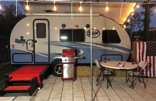 Superb RV with AC, heat, good spectrum internet,