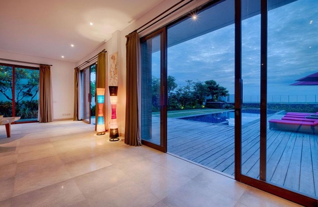 Hervorragende, geräumige, moderne balinesische Strandvilla in Keramas Beach, Gianyar