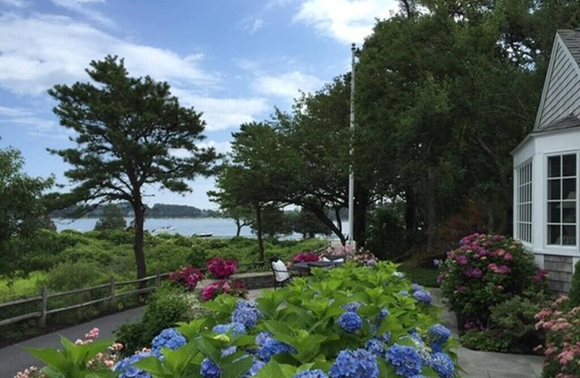 Superb, Upscale Waterfront in North Chatham: 078-C