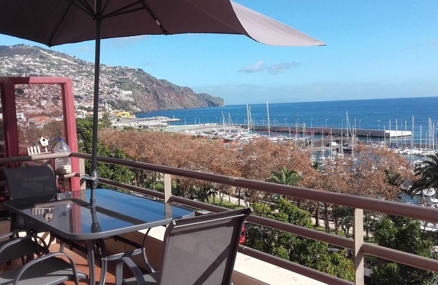 Hervorragender Blick über die Marina Funchal 270º Aussicht