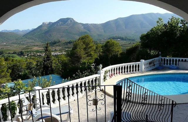 Superb Villa mit herrlichem Berg- und Talblick