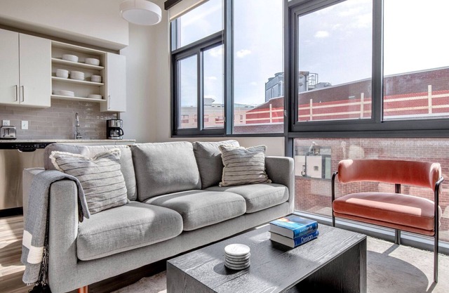 Superb West End 1BR w/ Rooftop Pool, Walk to Nightlife, by Blueground