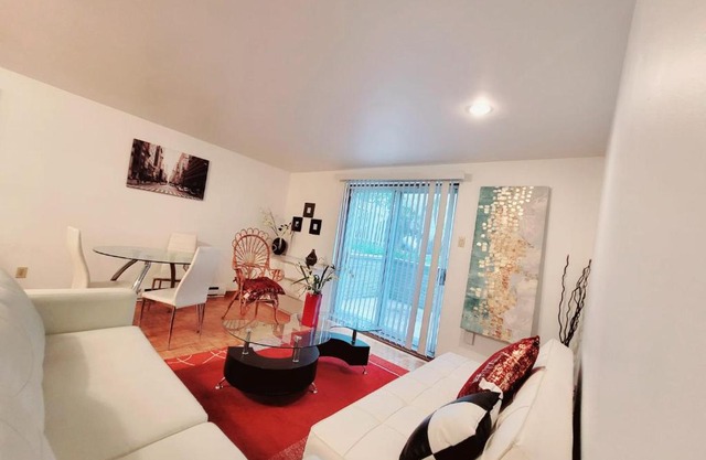 Superbe appartement 5 min de DIX30 à 20 min de Montréal.