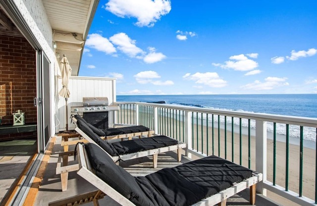 Superior Malibu Road Oceanfront Townhouse