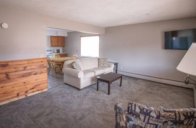 Superior Motel & Suites