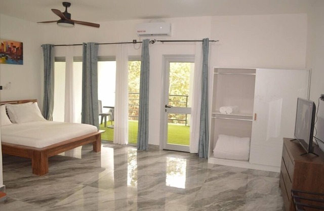 Doppelzimmer-Premium-Ensuite mit Dusche-Blick auf den Fluss