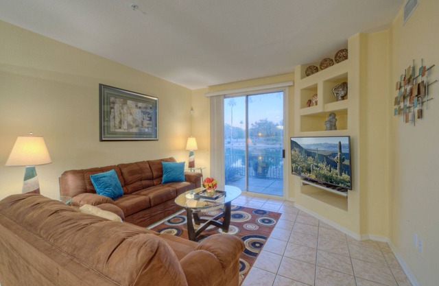 Superstition Lakes 2 BR, 2 BA Eigentumswohnung; See & Sonnenaufgang ANSICHTEN; Beheizter Pool / Spa; Gated Comm