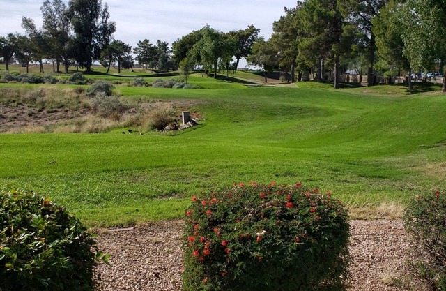 Superstition Lakes Golf Condo mit Blick auf den Golfplatz