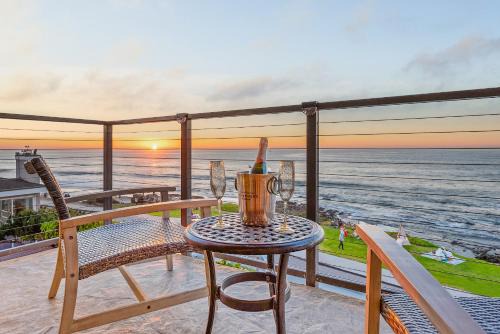 Sur La Mer, beachfront, tidal pools