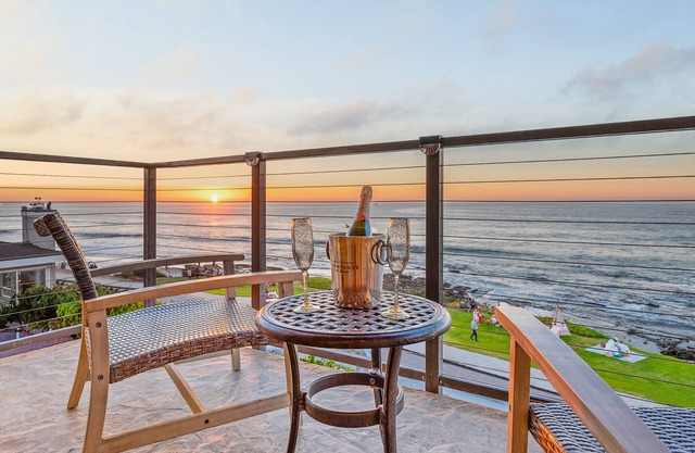 Sur La Mer, beachfront, tidal pools!