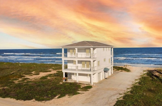 Surf Haven - Summer Sunrise & Sunset Views