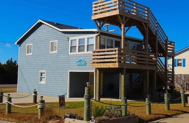 Surfin’ Sunrise a 4-bedroom house in awesome Nags Head just steps from the beach