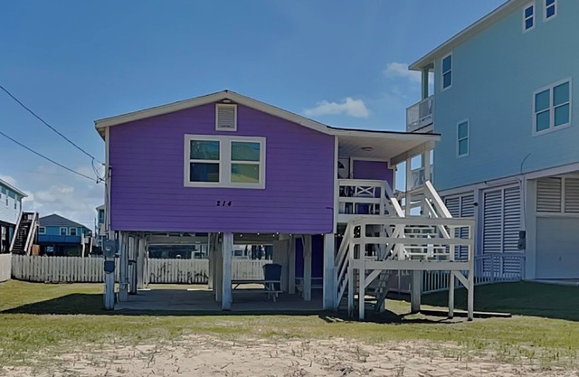 Surfside Beach Bungalow | Water Views + Community Pool