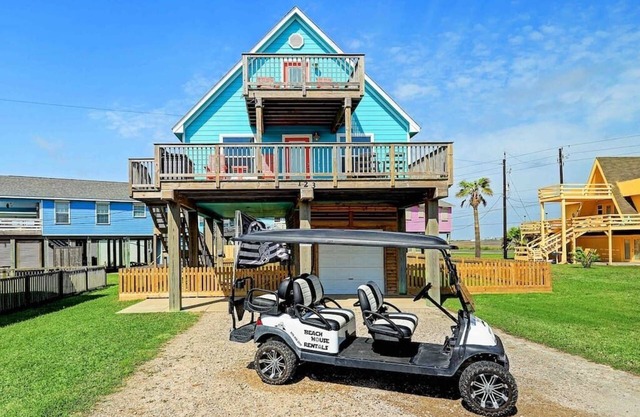 Gehobenes familienfreundliches Surfside Beach Home w / Meerblick, einfacher Zugang zum Strand
