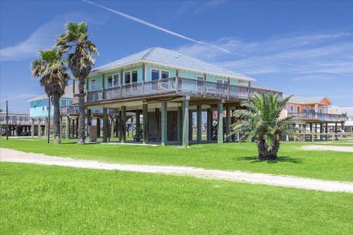 Surfside Retreat - Beautiful Views & Steps from the Beach!
