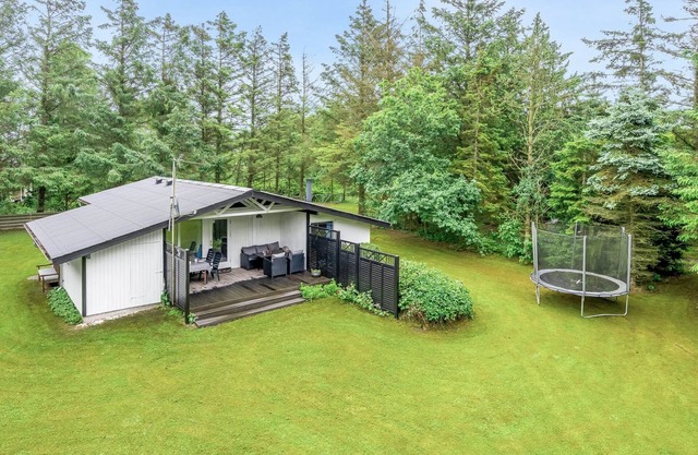 "Suri" - 200m to the inlet by Interhome