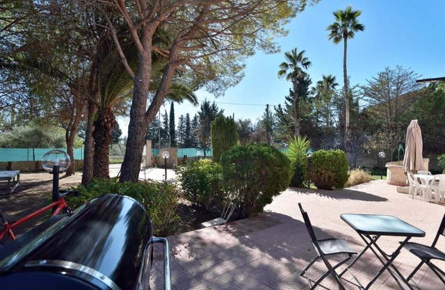 Surrounded by greenery in total relaxation and a 5-minute walk from the sea