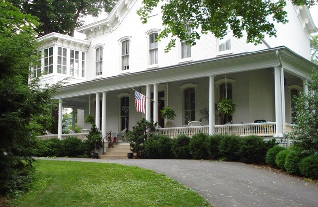 Susquehanna Country Manor Sleeps up to 20