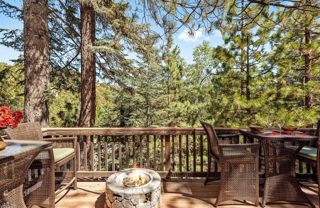 Sutter Ln by Avantstay Beautifully Remodeled Kitchen,4cabin-chic Bedrooms