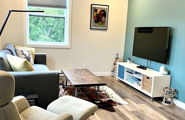 SUTTON-CONDO modern with Patio in the Heart of the Village