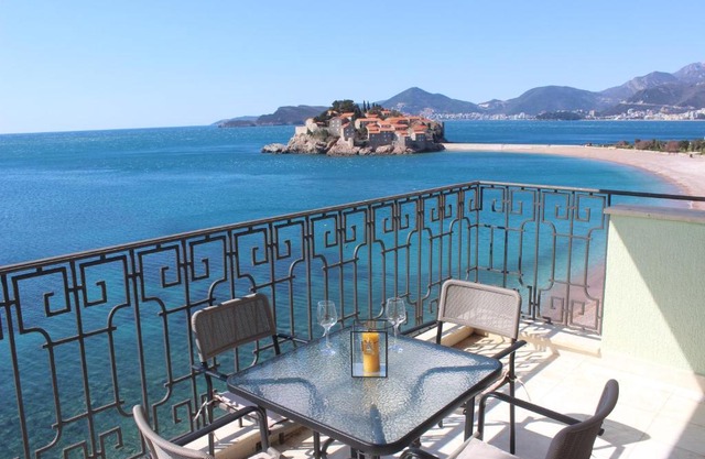 Sveti Stefan Beach Apartment