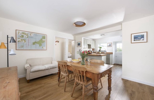 Swallow - charming barn conversion near Sennen & Gwenver beaches, dog friendly