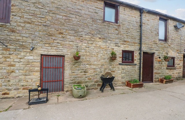 SWALLOWS RETURN, romantic in Sutton Near Macclesfield