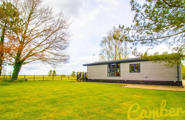 Swallowtail Pine Lodge - Romney Marsh - Stay in the gorgeous Kent countryside