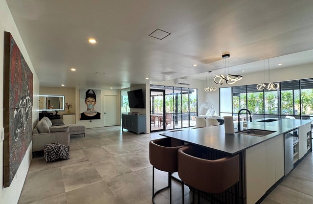Swanky Scottsdale 3/2: Zen Garden, Glow Up Room, Speakeasy; Minutes to Kierland