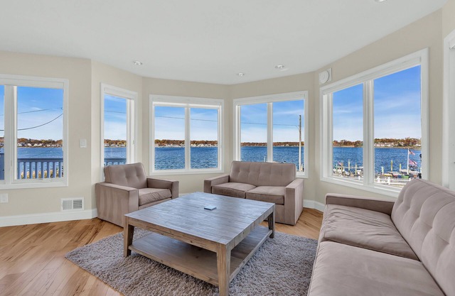 Sweeping Water Views, Private heated pool 2BR, 2.5BA bathrooms renovated for '23