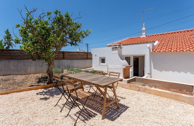 Sweet 2 BDR House With Patio by LovelyStay