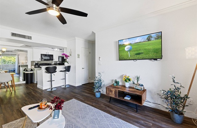 Sweet 2nd Floor Condo in FANTASTIC location SUPER close to SOOOOO much!!