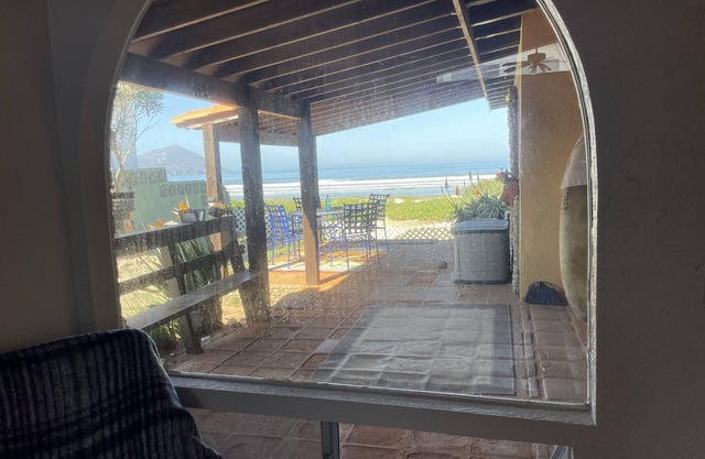 Sweet beachfront bungalow -pet friendly