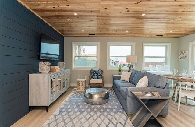 Sweet Caroline -Boardwalk, Luxury, 2 Bedroom, OCMD