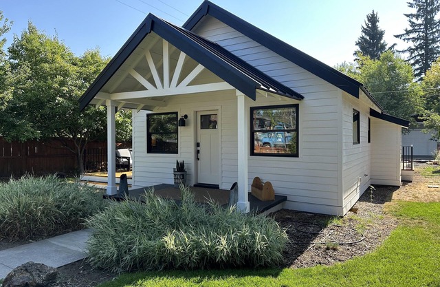 Sweet craftsman bungalow in the heart of Bend