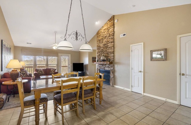 Sweet Golf Condo in a Gated Community near Silver Dollar City
