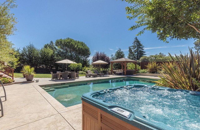 Sweet Haven Relaxing Countryside Retreat, Saltwater Pool, Spa, BBQ
