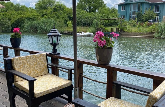 Sweet Home River Hotel