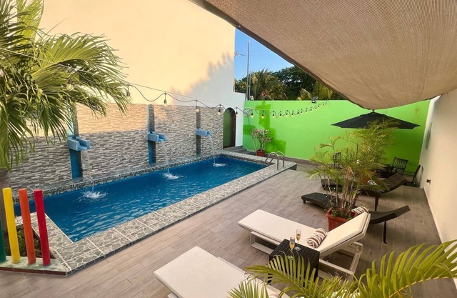 SWEET HOME steps from the beach & ferry to Isla Mujeres. With Pool & rooftop