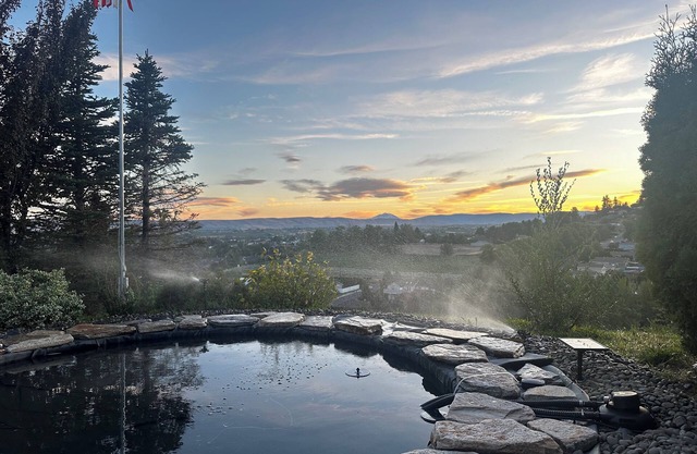 Sweet Home w Sweet View for the Weekend!