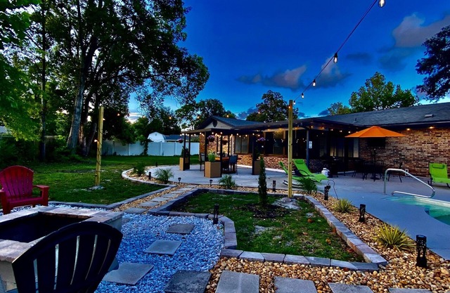 SWEET HOME With Private Pool, Patio,& Huge backyard.