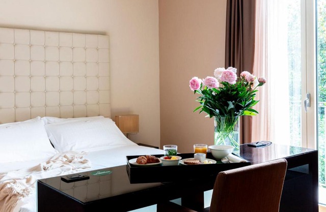 Sweet Hotel