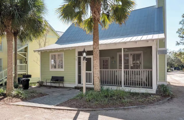 Sweet Key Lime Cottage in Steinhatchee Landing Resort