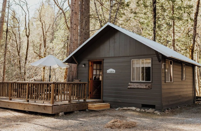 Sweet Kokanee Cabin located on Coffee Creek in Trinity Alps