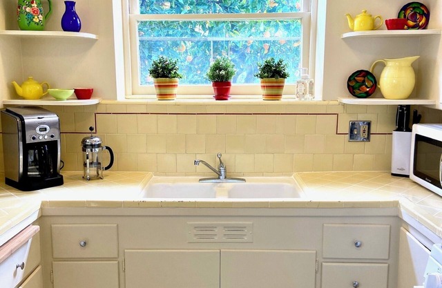 Sweet mid-century bungalow in beautiful San Leandro neighborhood.