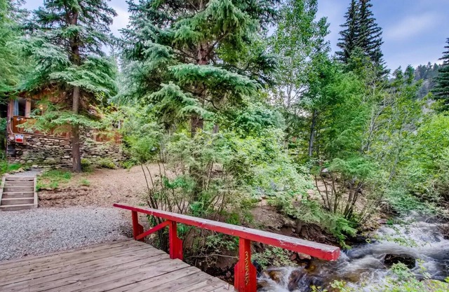 Sweet Pine Waterfront Pet Friendly Cabin