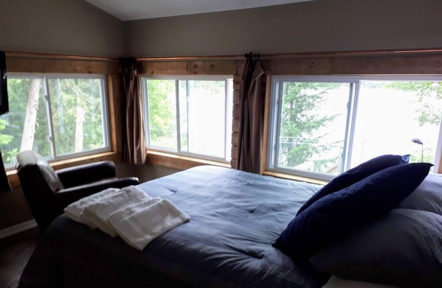 Sweet Retreat Loft Cottage mit herrlichem Seeblick
