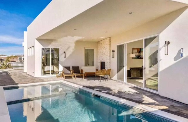 Sweet Retreat ~ Cooper Rock Golf ~ Pool ~ Hot Tub!