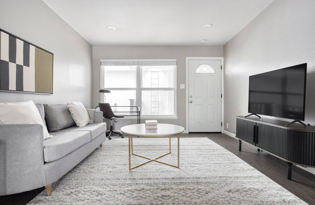 Sweet San Mateo 2BR w/ Pool & W/D, easy access to 101, by Blueground