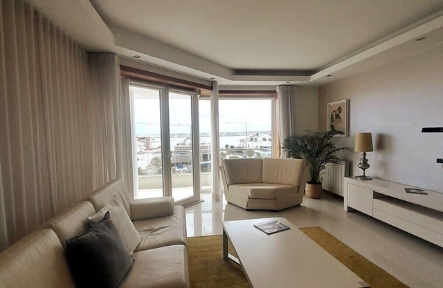 Sweet Sea Home with River View
